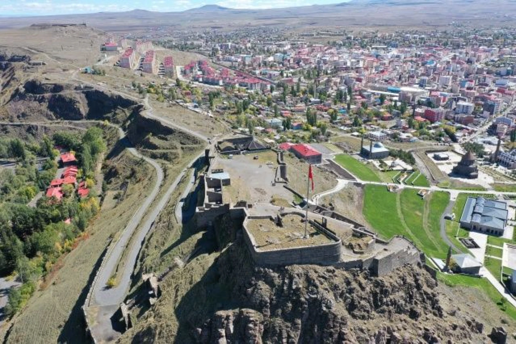 Kars Kalesi'nin heybeti büyüledi