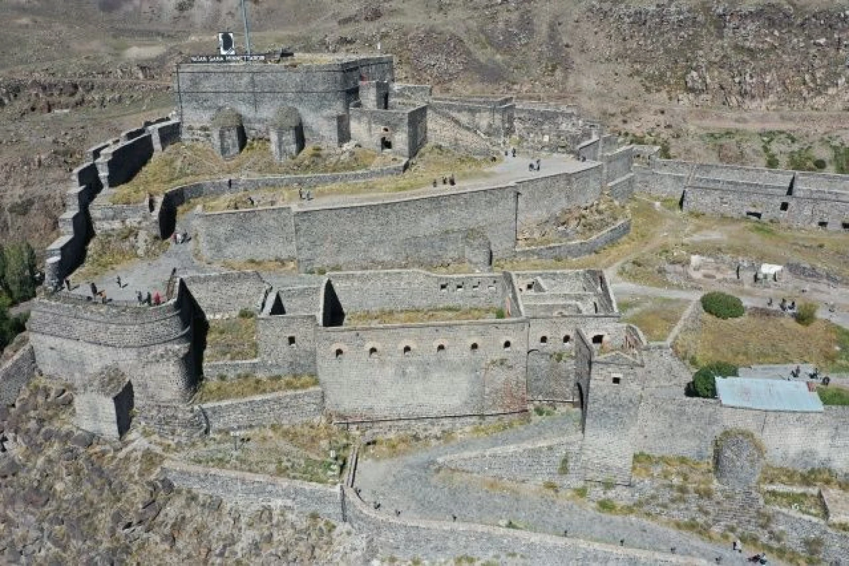 Kars Kalesi'nin heybeti büyüledi