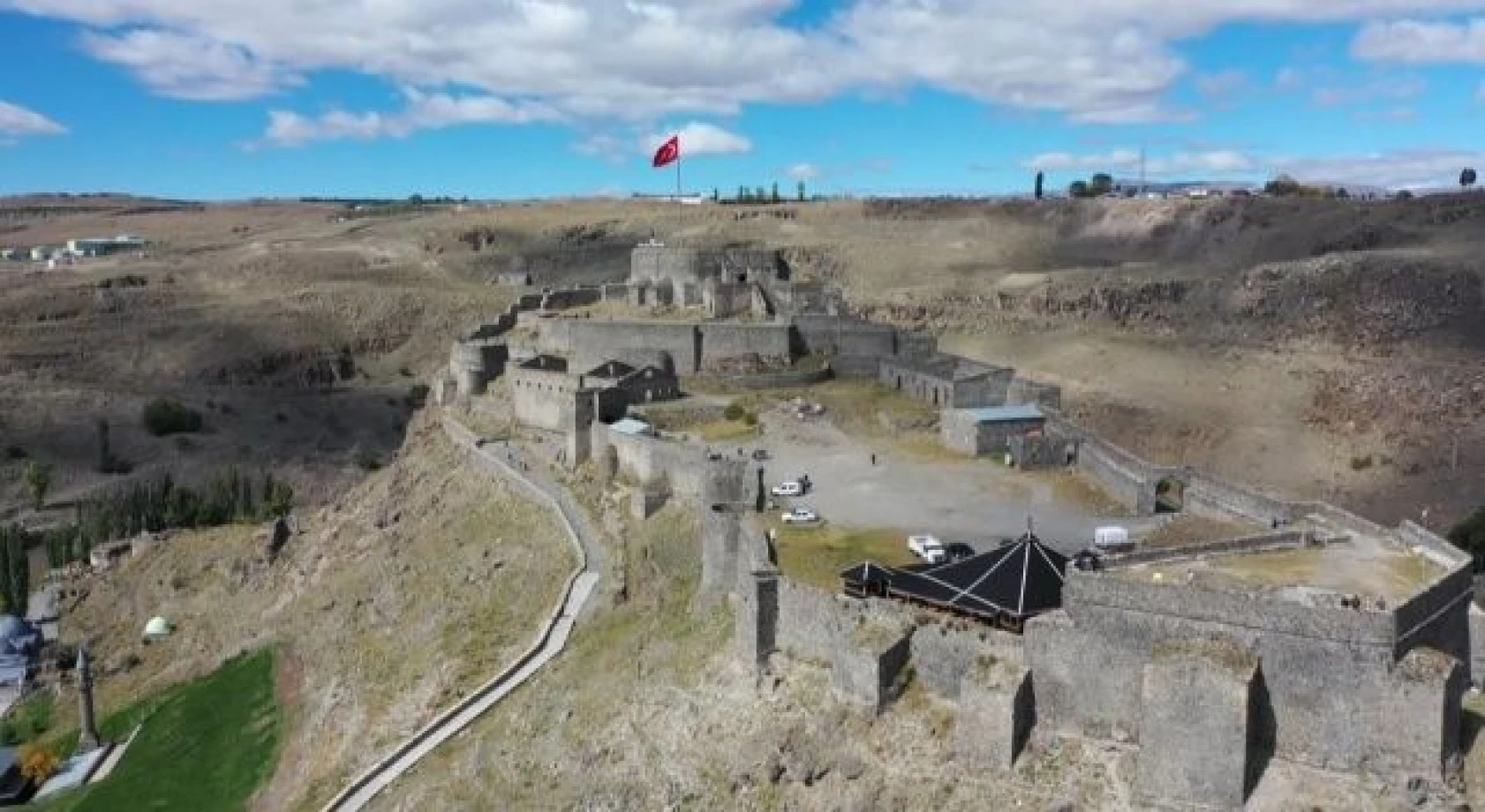 Kars Kalesi'nin heybeti büyüledi