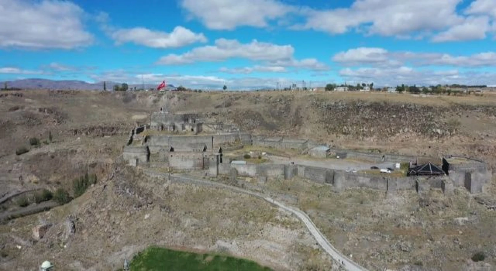 Kars Kalesi'nin heybeti büyüledi