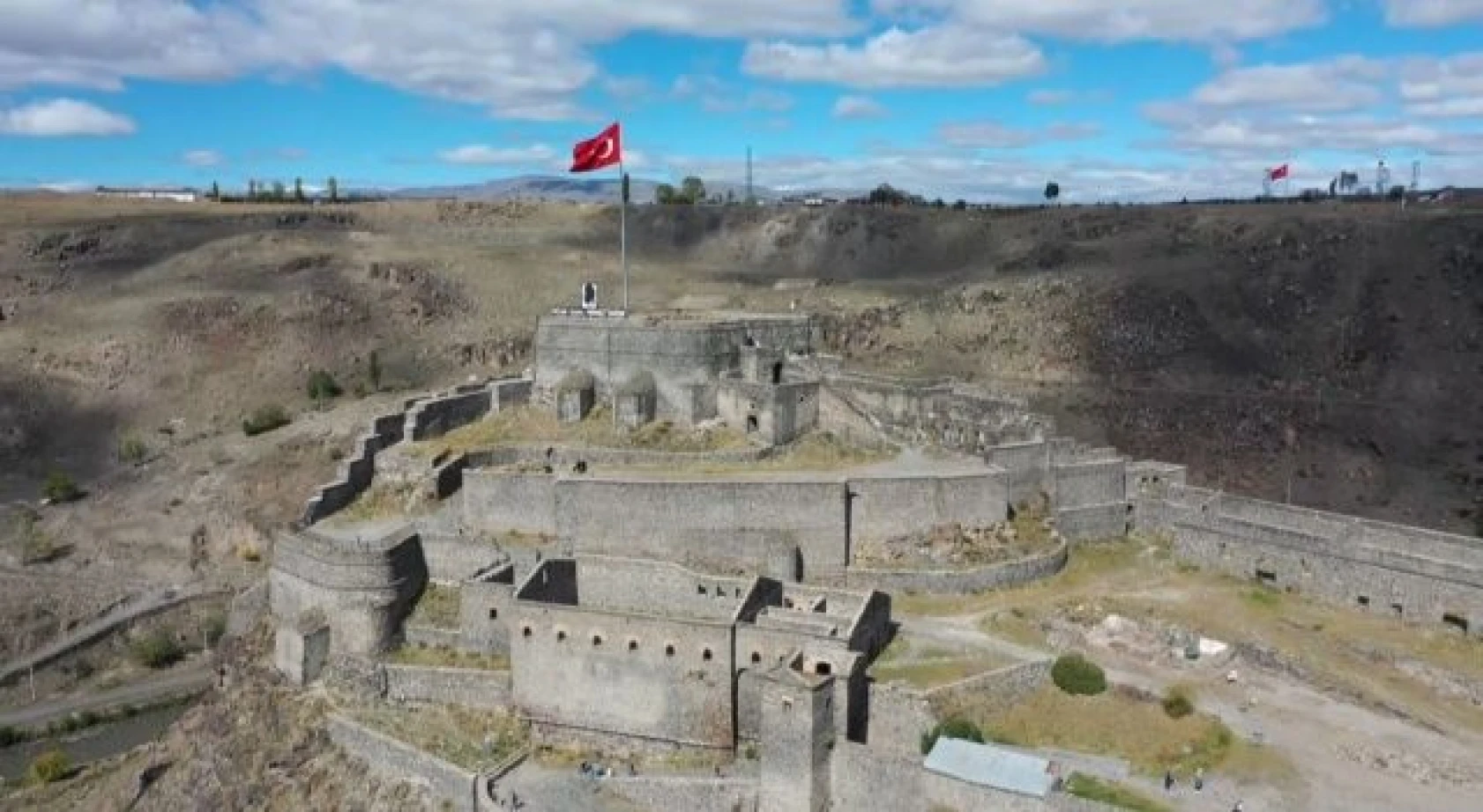 Kars Kalesi'nin heybeti büyüledi