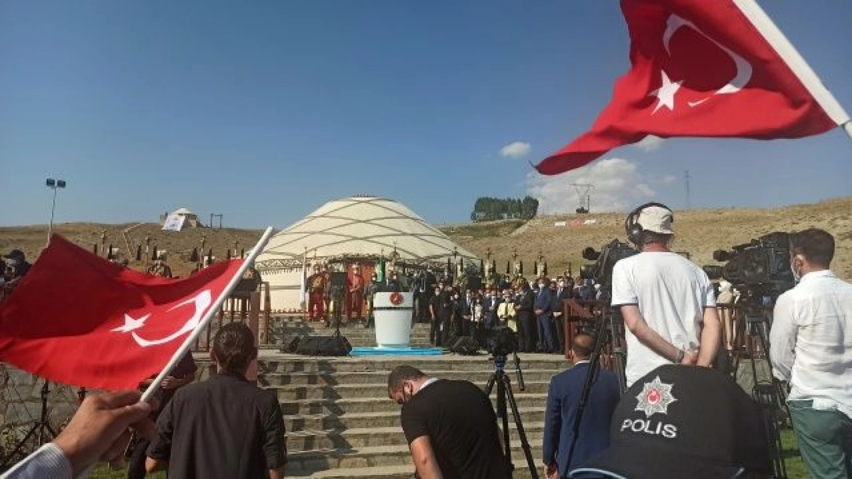 Cumhurbaşkanı Erdoğan Ahlat'ta Malazgirt Zaferi'nin 950'nci yıl dönümü kutlamalarına katıldı