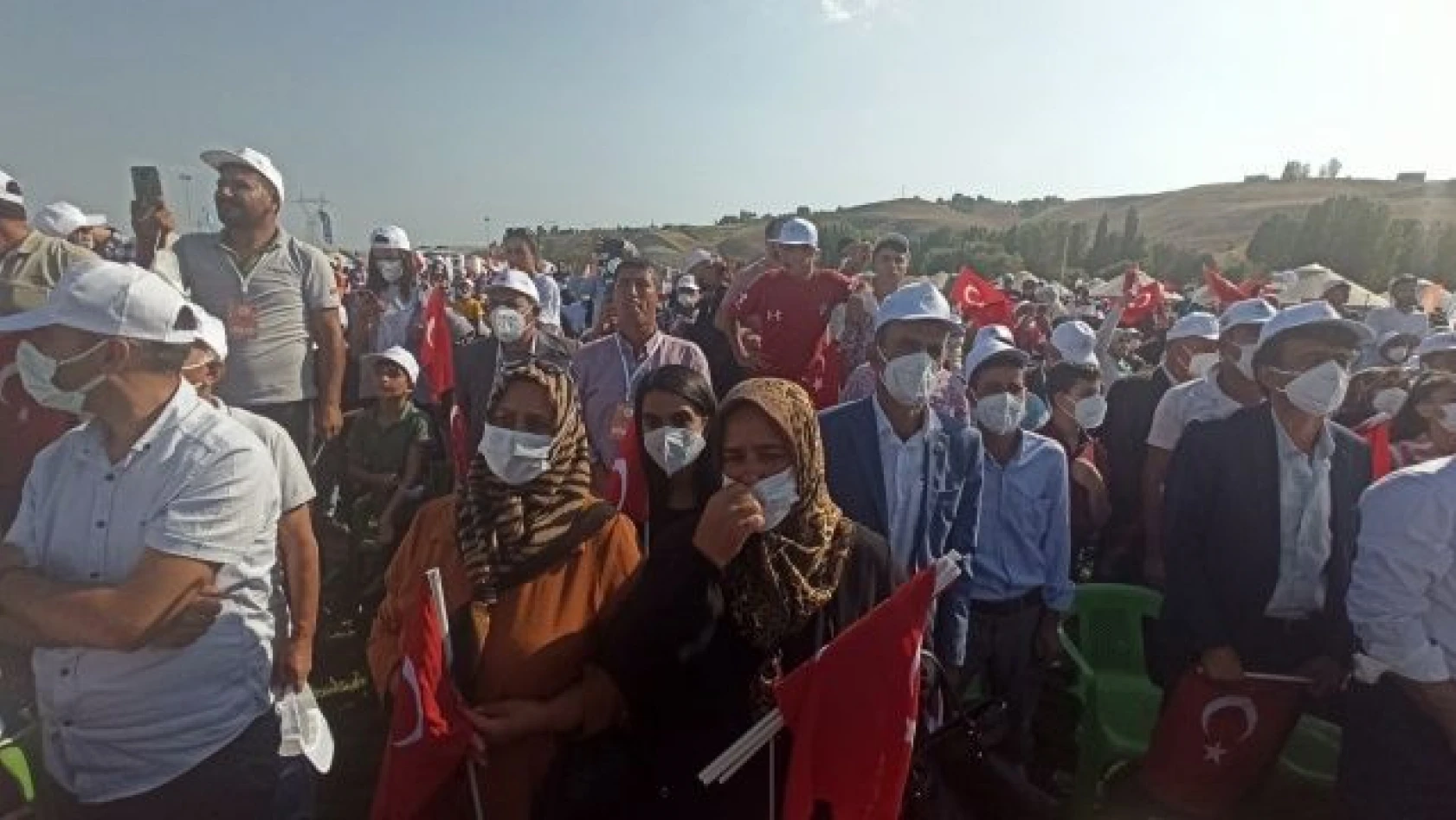 Cumhurbaşkanı Erdoğan Ahlat'ta Malazgirt Zaferi'nin 950'nci yıl dönümü kutlamalarına katıldı