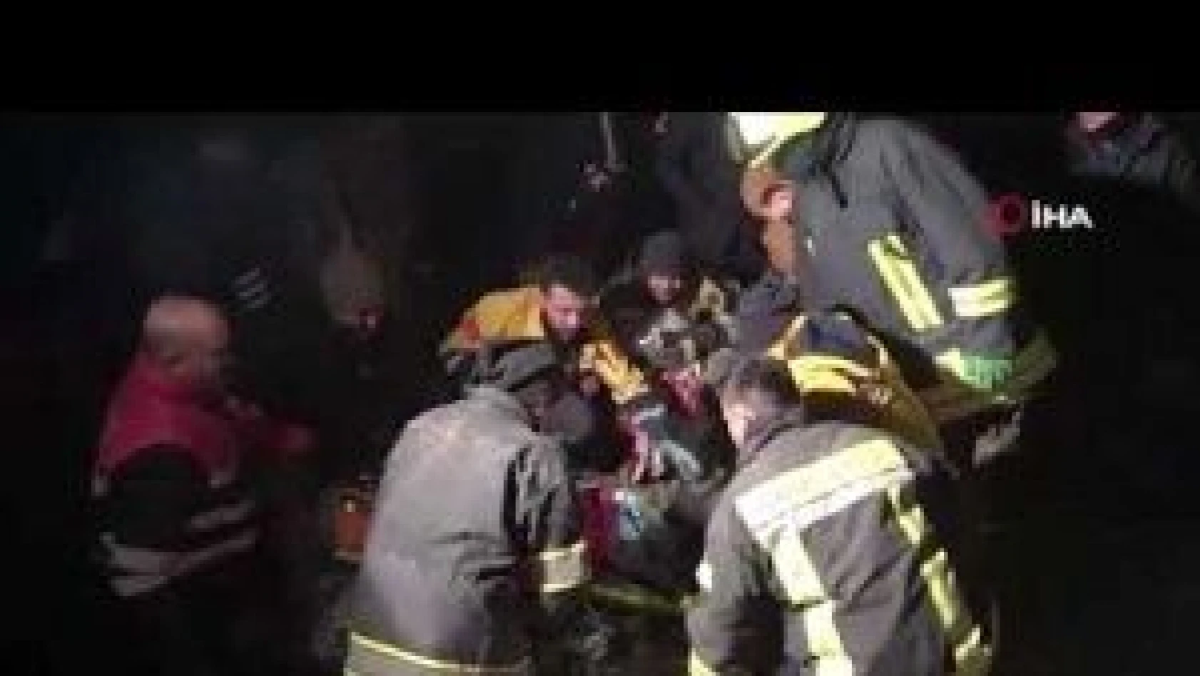 Adıyaman'da 41 saat sonra enkazdan çıkan mutluluk