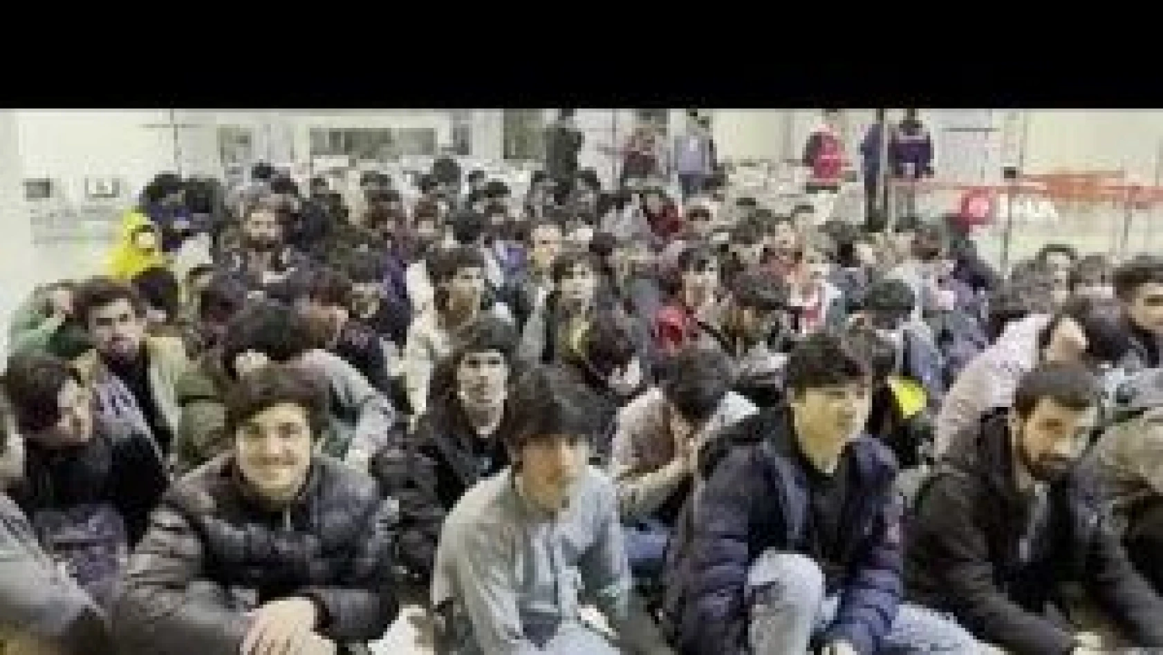 Afgan göçmenler sınır dışı edildi