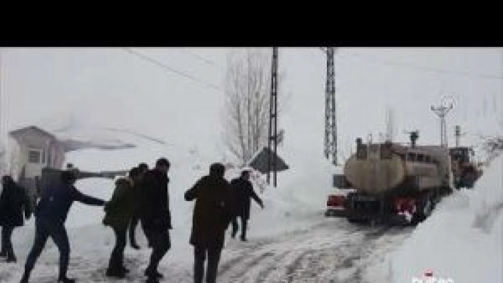 Bingöl'de Karlıova ilçesinde evde çıkan yangın söndürüldü