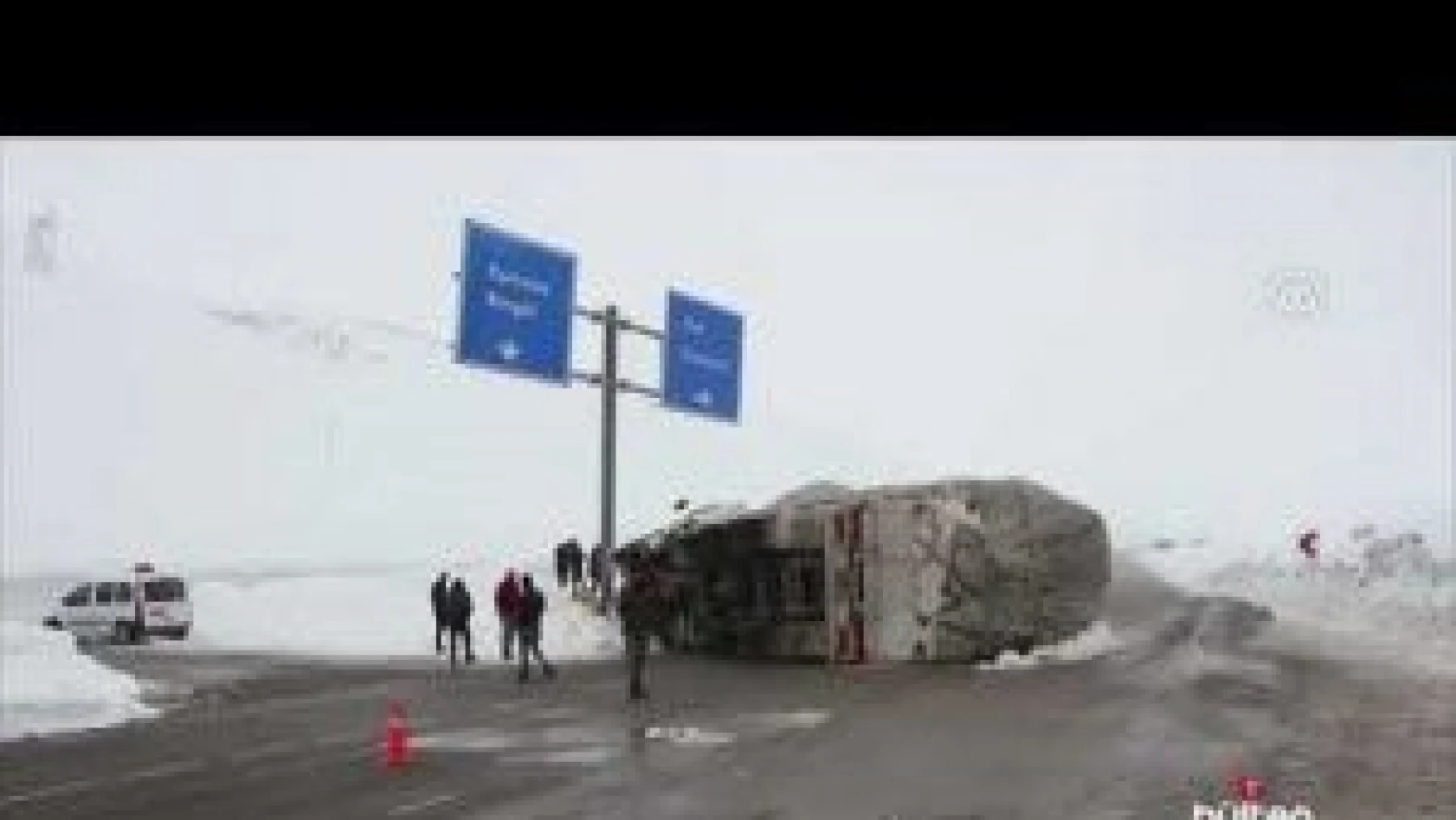 Bingöl'de minibüs ile kamyonun çarpıştığı kazada 4 kişi yaralandı