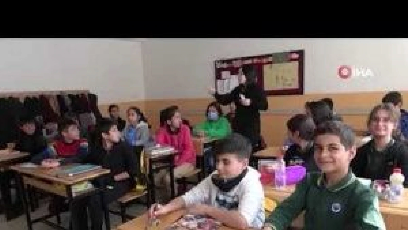 Bitlis'te 419 depremzede öğrenci ders başı yaptı
