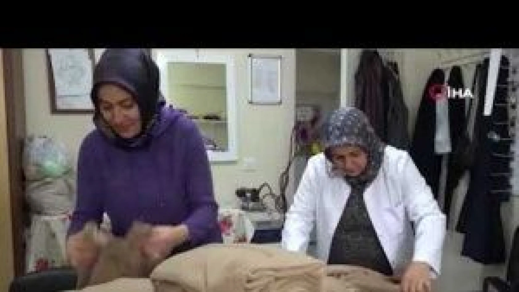 Bitlis'te kadınlar depremzedeler üşümesin diye kolları sıvadı