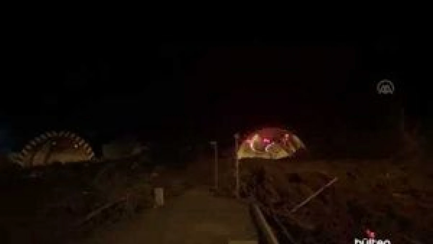 Bolu Dağı Tüneli'nin Düzce girişinde heyelan meydana geldi, yol trafiğe kapatıldı (2)