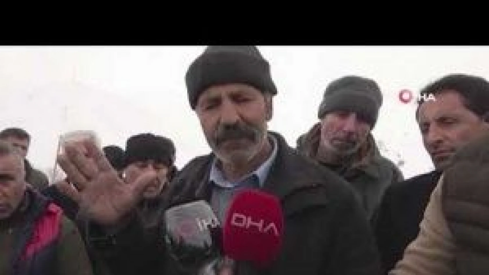 Depremde hayatını kaybeden anne ve 2 çocuğu gözyaşları arasında toprağa verildi