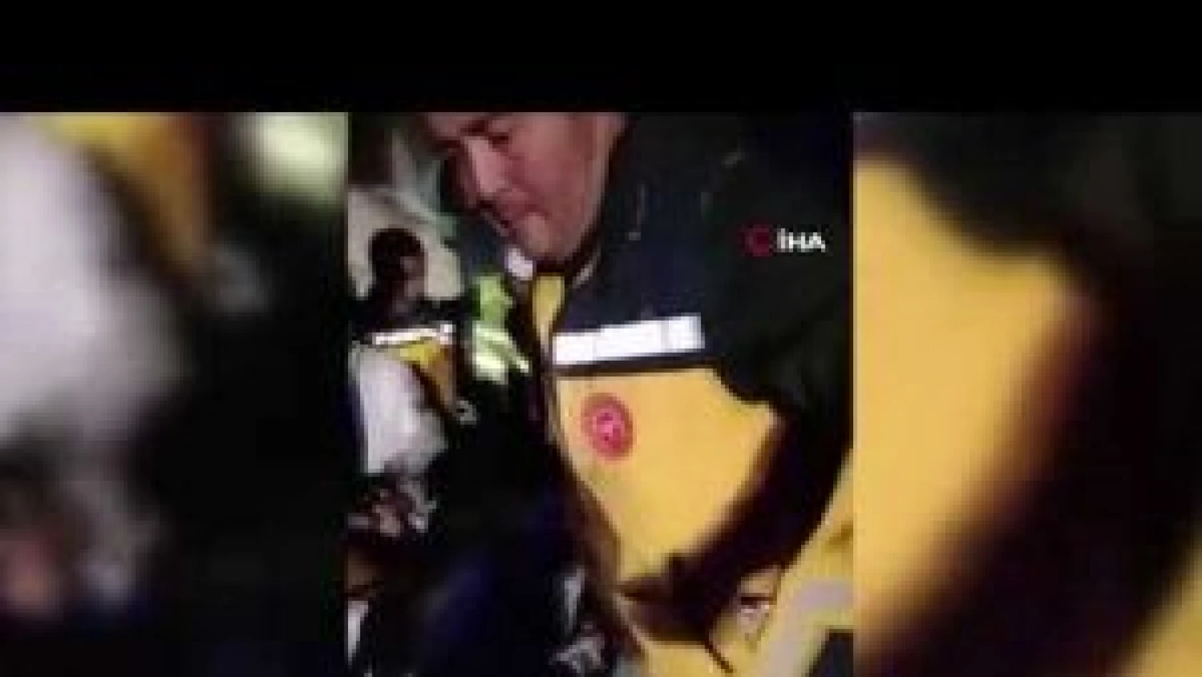 Depremin 40. saatinde Ramazan amcayı öğretmenler kurtardı