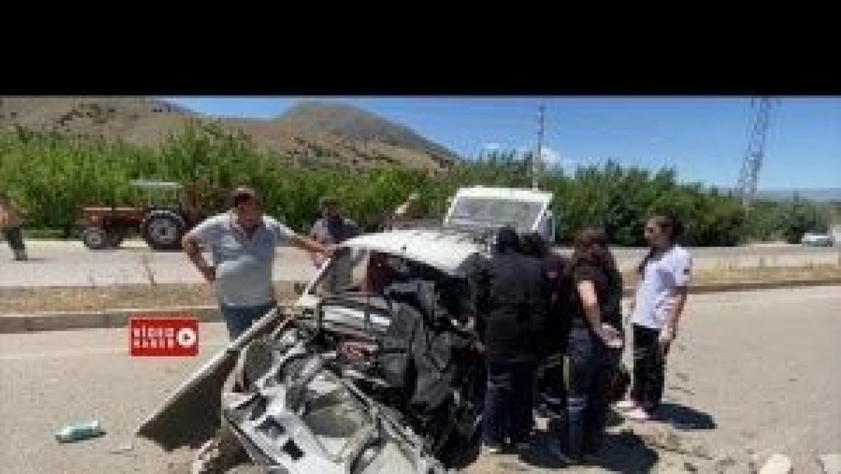 Erzincan'da TIR otomobili biçti: 1 ölü