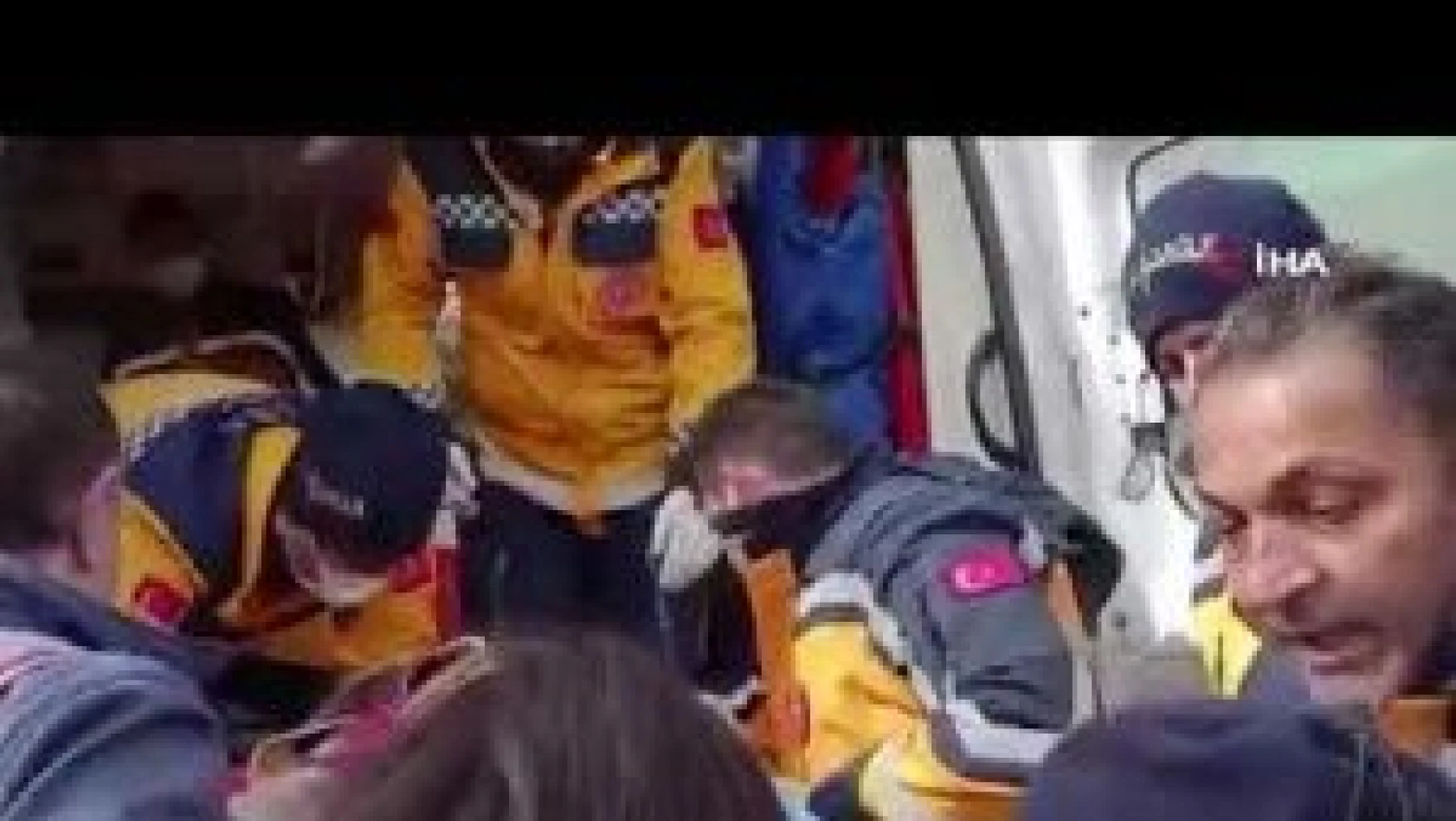 Kahramanmaraş'tan bir güzel haber daha, bir kadın enkazdan kurtarıldı