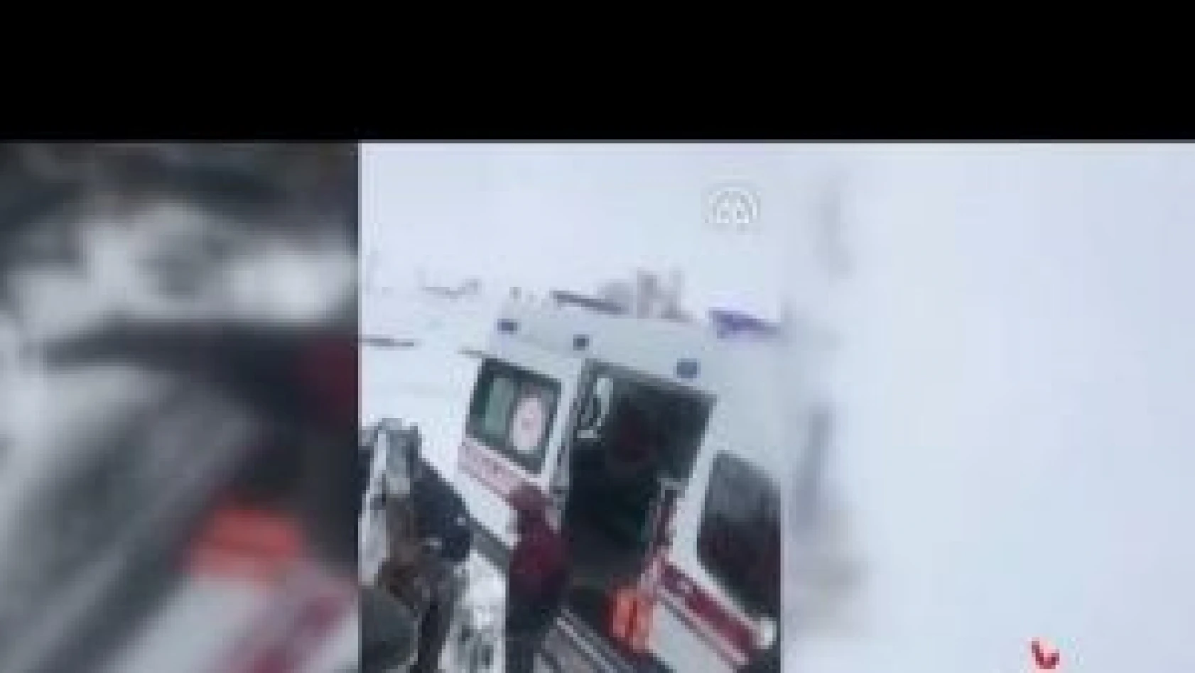 Kars'ın Selim ilçesinde rahatsızlanan hasta iş makinesiyle ambulansa ulaştırıldı