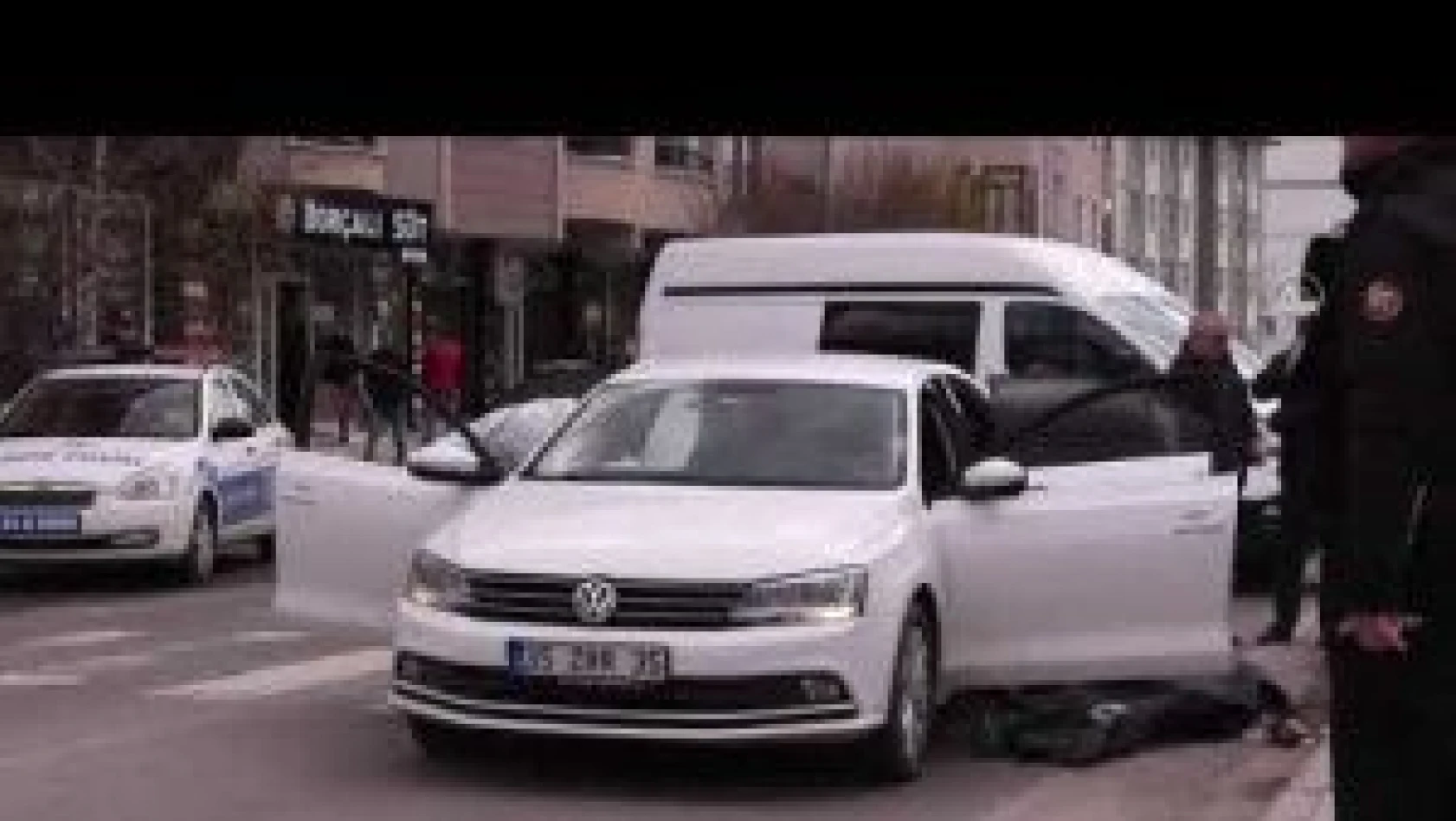 Kars'ta bir sürücü kırmızı ışık beklerken silahlı saldırıya uğradı