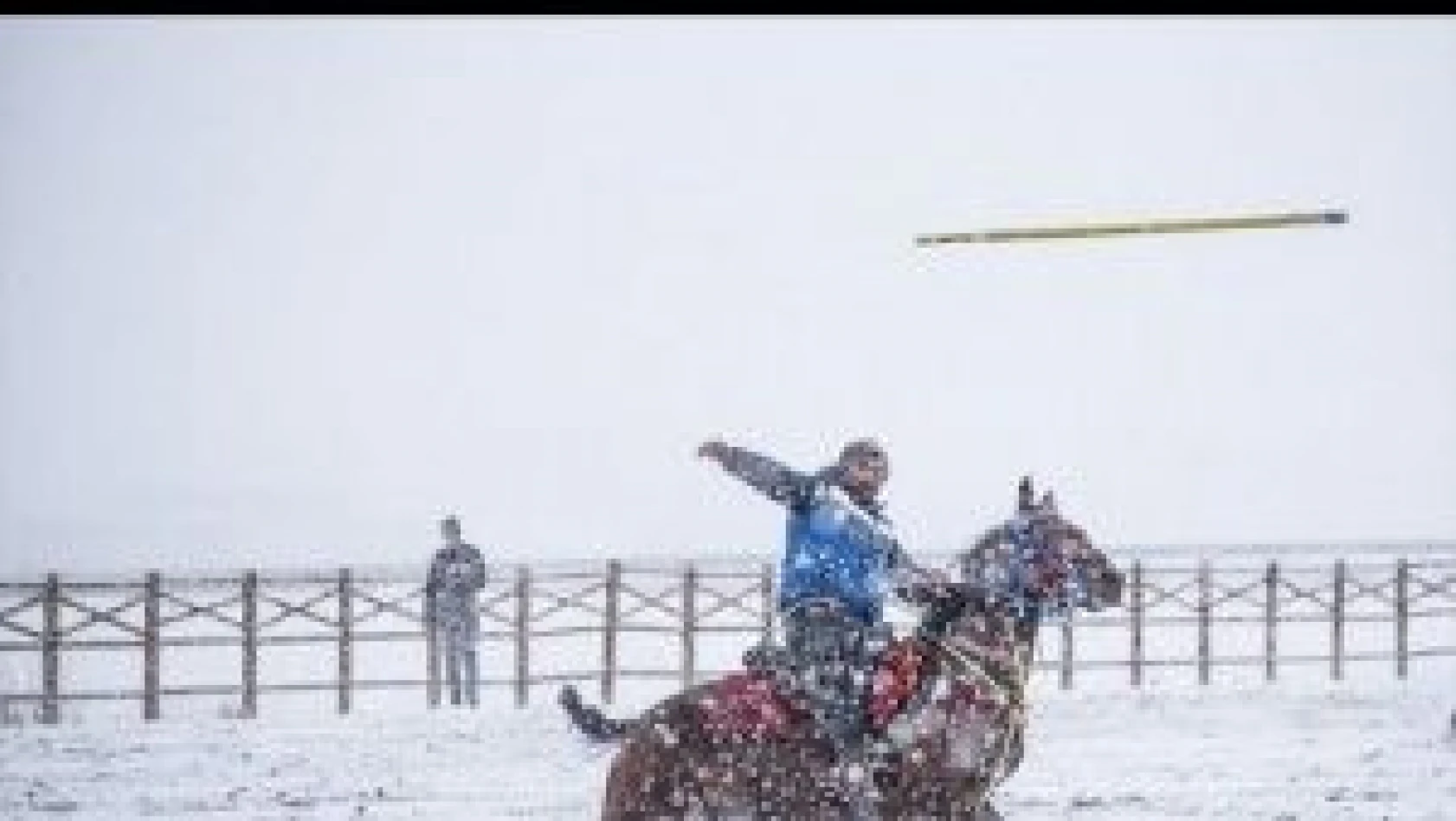 Kars'ta kış aylarının eğlencesi &quotkar üstünde atlı cirit" heyecanı başladı