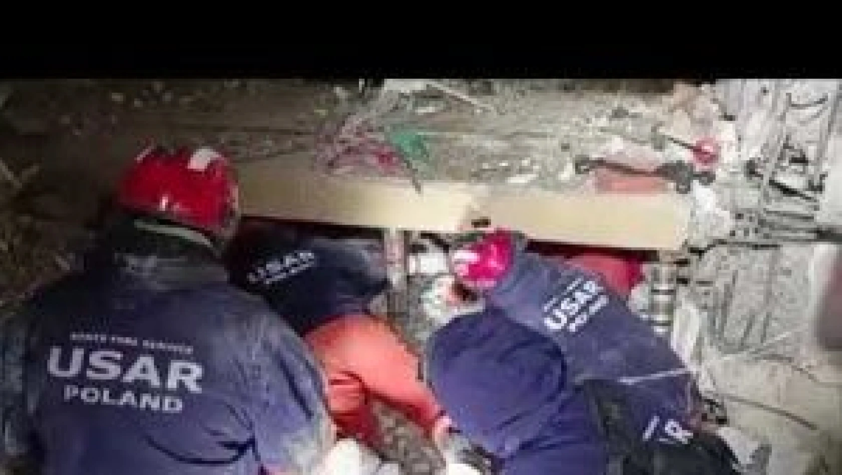 Polonyalı arama-kurtarma ekibi enkaz altından 14 kişiyi kurtardı