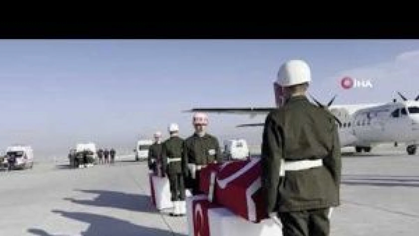 Şehit olan askerlerin cenazeleri Ağrı'dan memleketlerine uğurlandı
