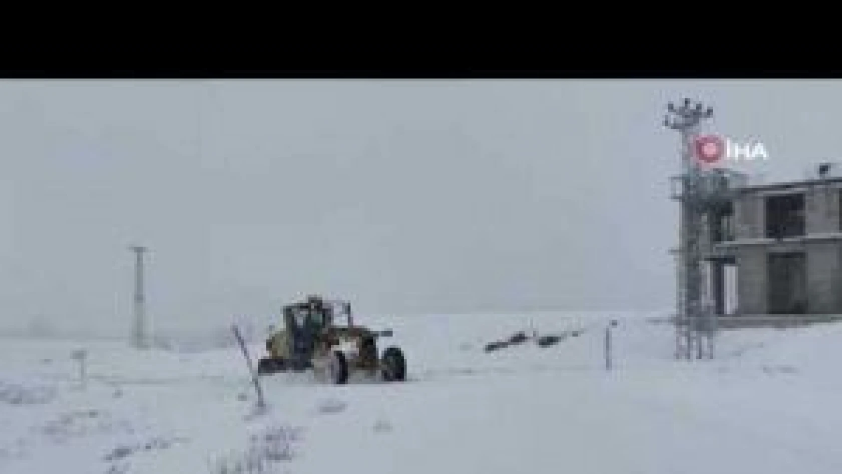 Tunceli'de 169 köy yolu ulaşıma kapandı, karla mücadele çalışması başladı