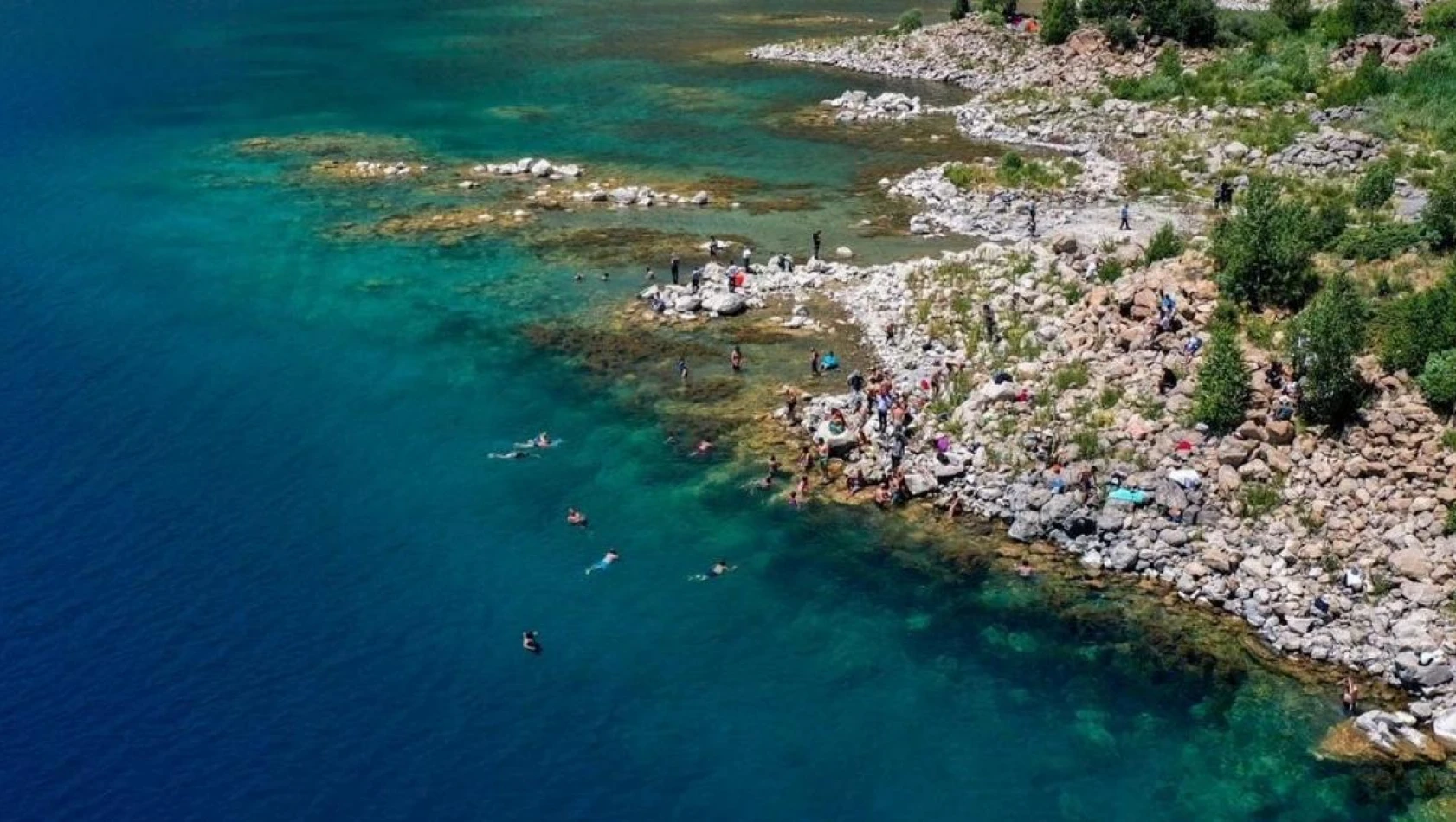 2. Van Denizi Yüzme Festivali, Nemrut Krater Gölü'nde yüzme etkinliğiyle sürüyor