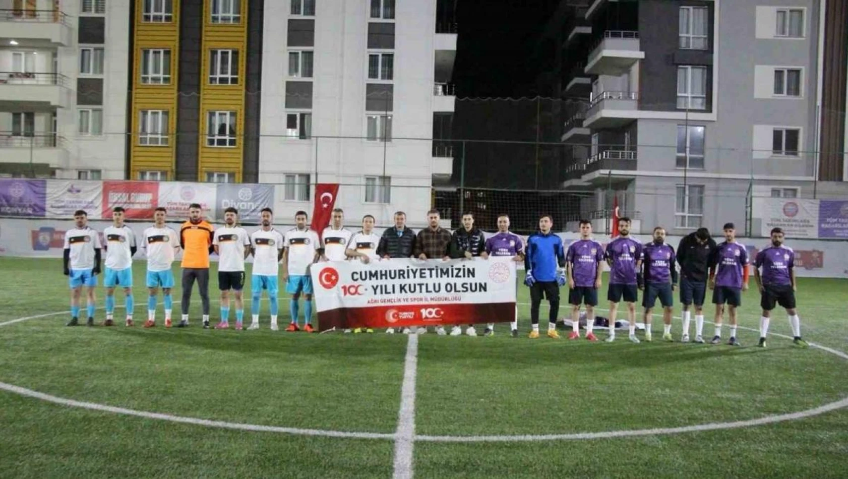 Ağrı'da 100. Yıl Futbol Turnuvasının Şampiyonu Çanakkale Spor Oldu