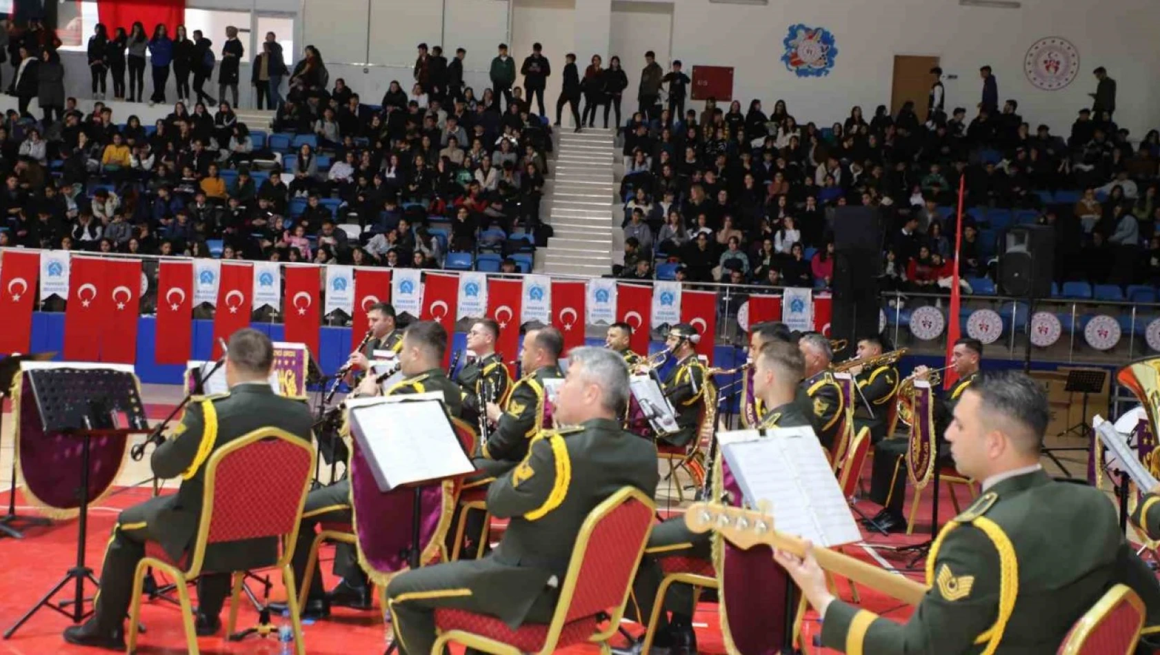 Askeri Bando Takımı Hakkari'de konser verdi