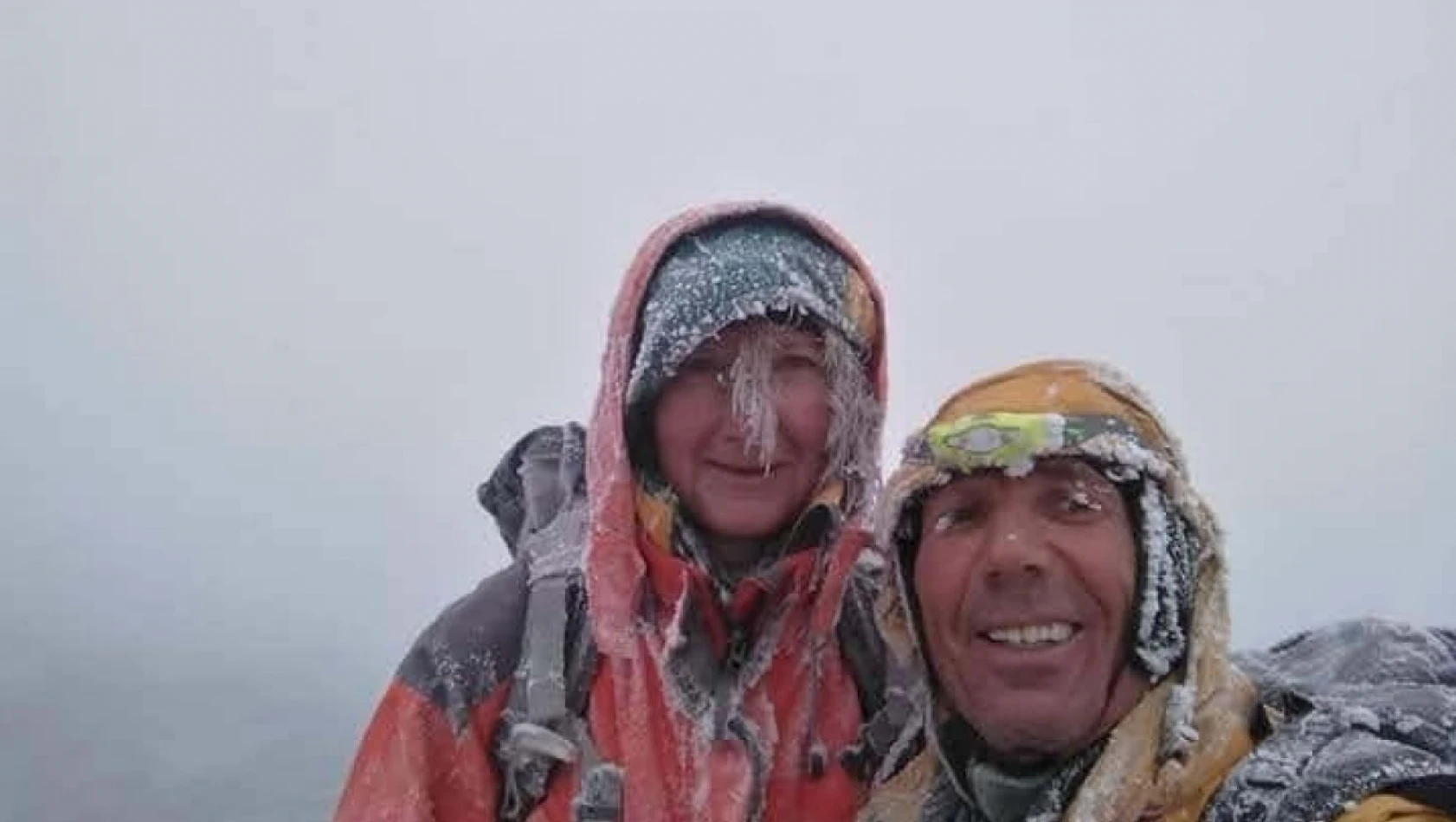 Bahar ayında Ağrı Dağı'na çıkan dağcıların yüzü buz tuttu
