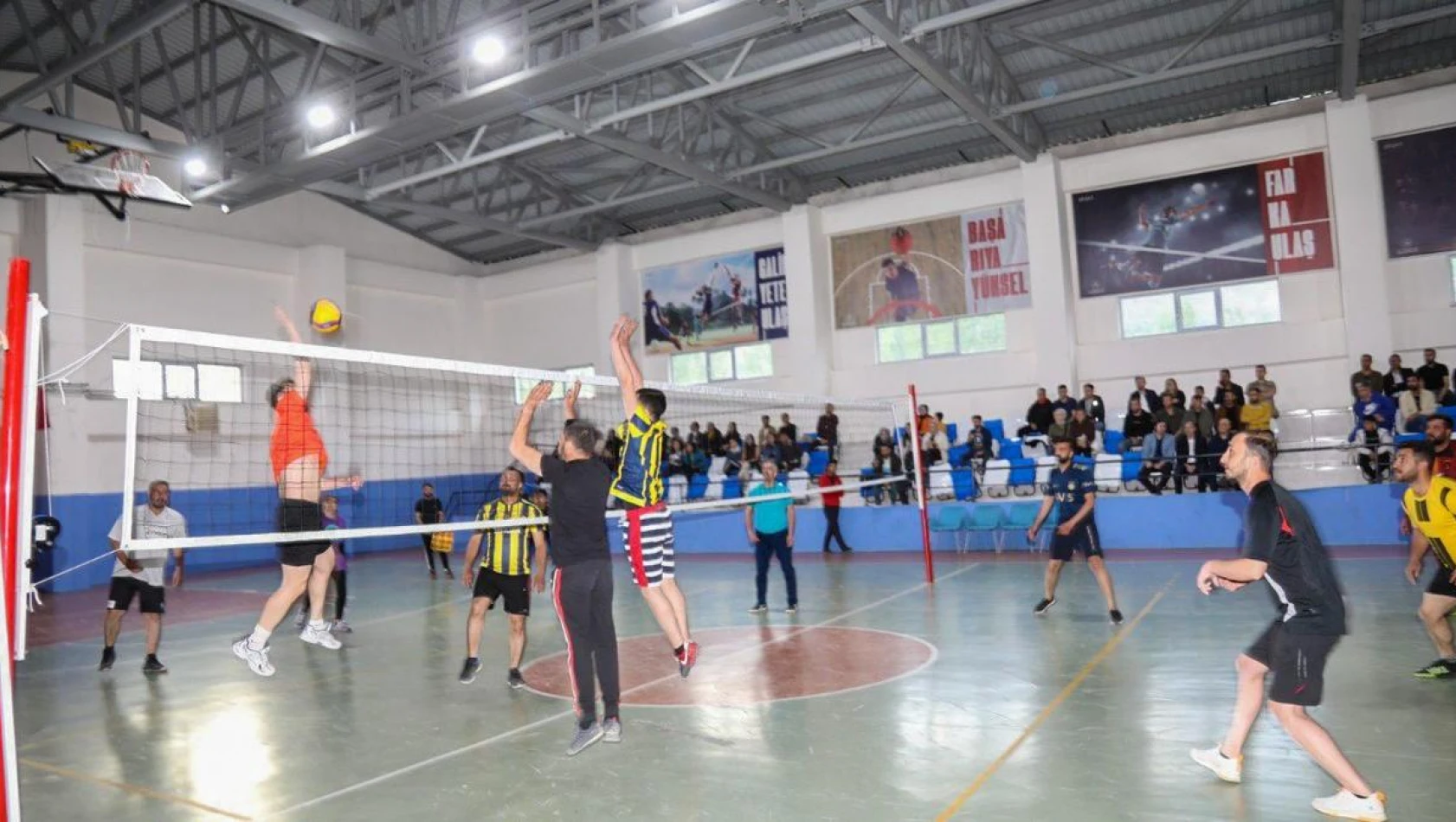 Başkale'de voleybol turnuvası sona erdi