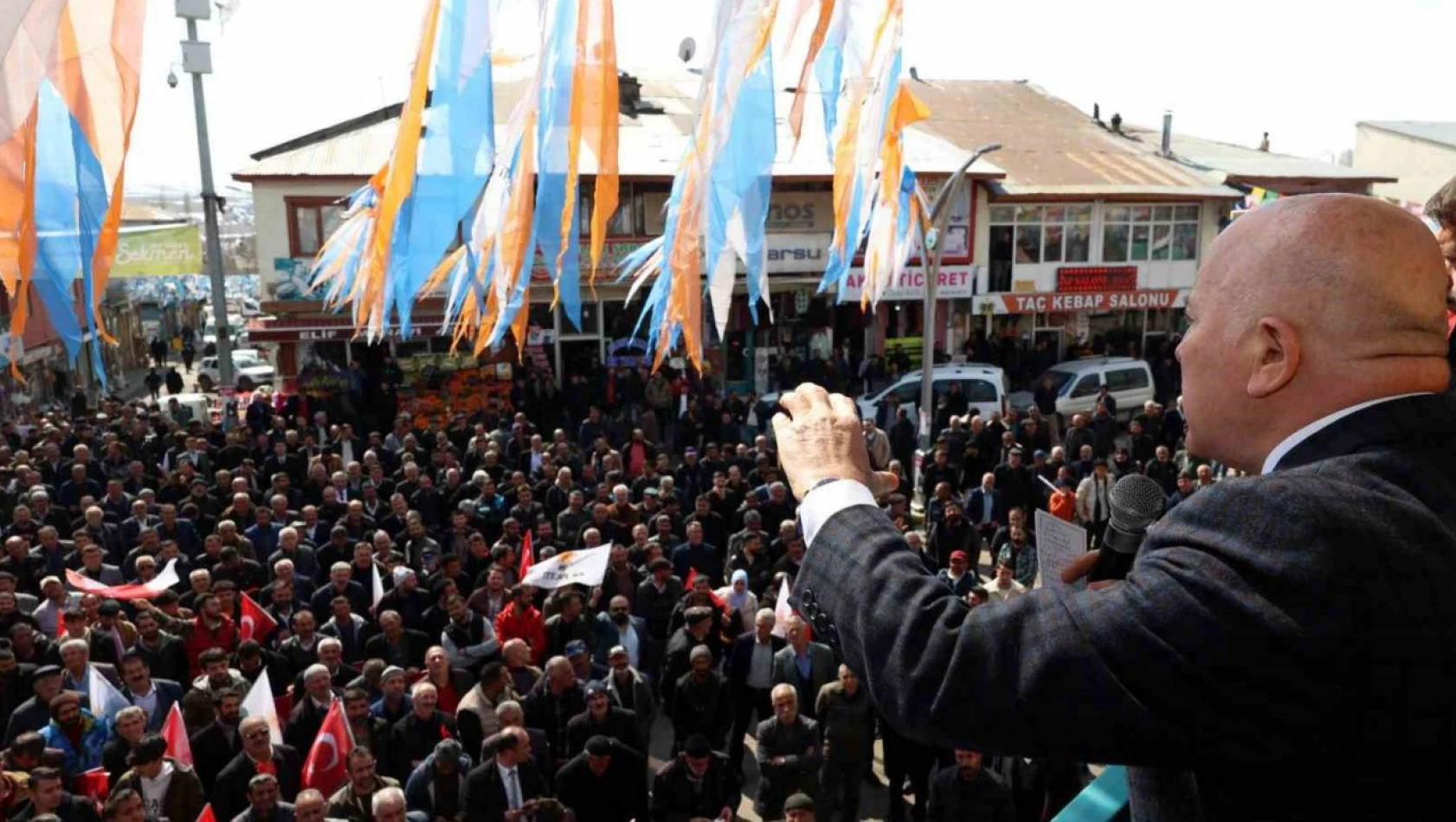 Başkan Sekmen Hınıs'ta miting yaptı