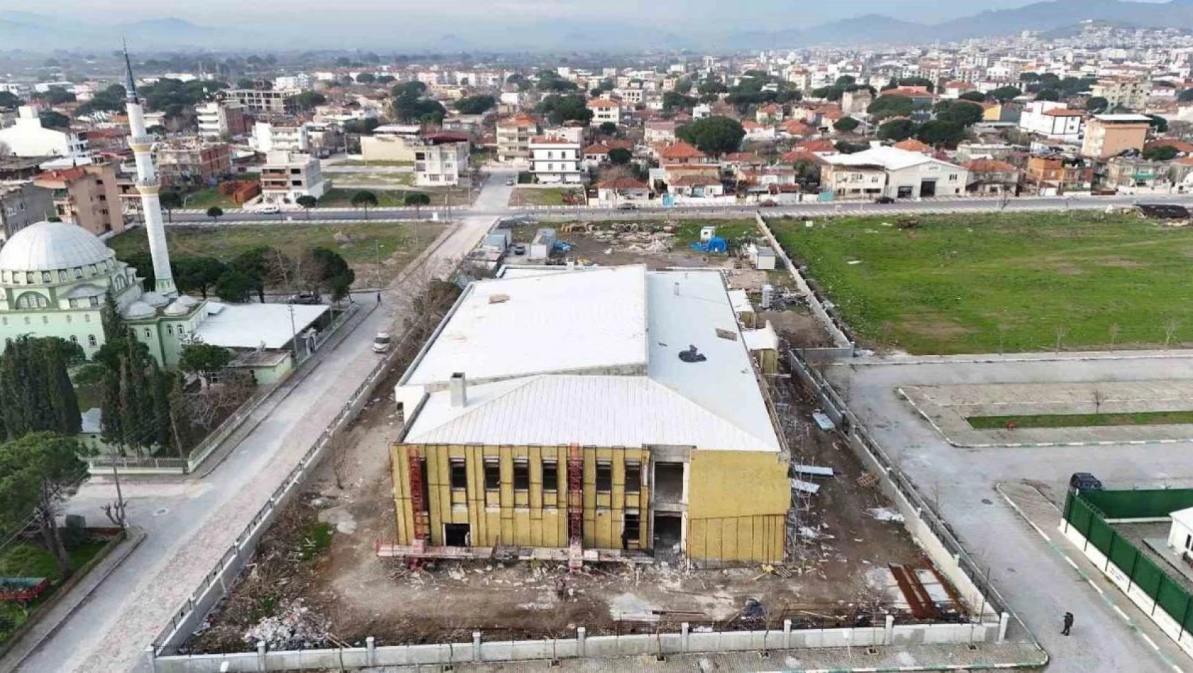 Bergama'nın yeni Gençlik Merkezi yapımında sona gelindi