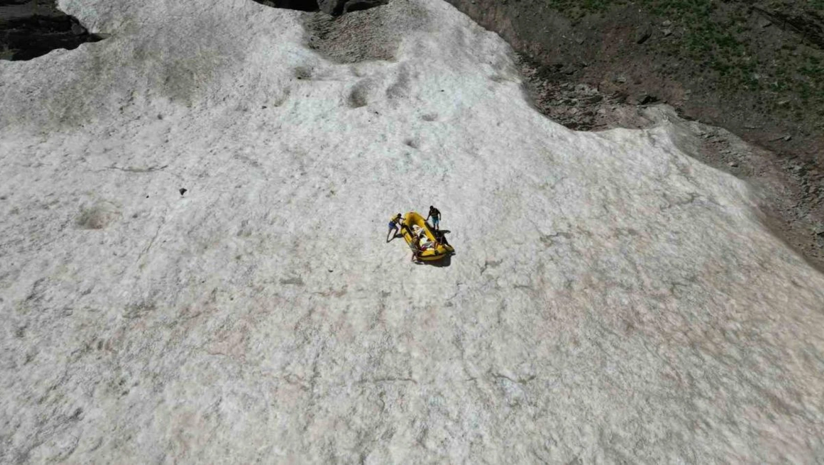 Beytüşşebap'ta karda rafting antrenmanı