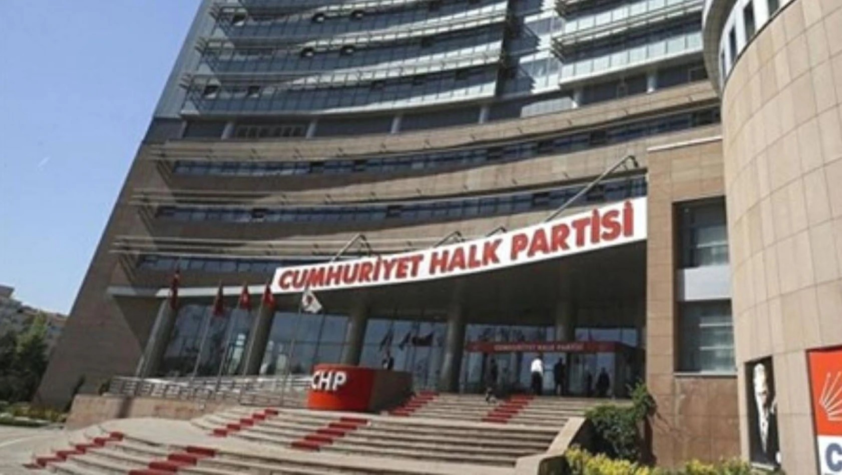 CHP'de tüm MYK istifa etti