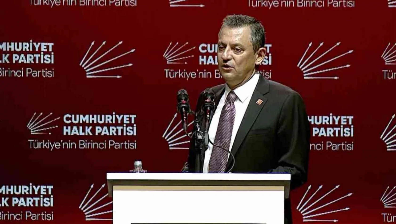 CHP Genel Başkanı Özel: 'İmamoğlu'nu kimsenin insafına bırakmayız, herkes haddini bilecek'