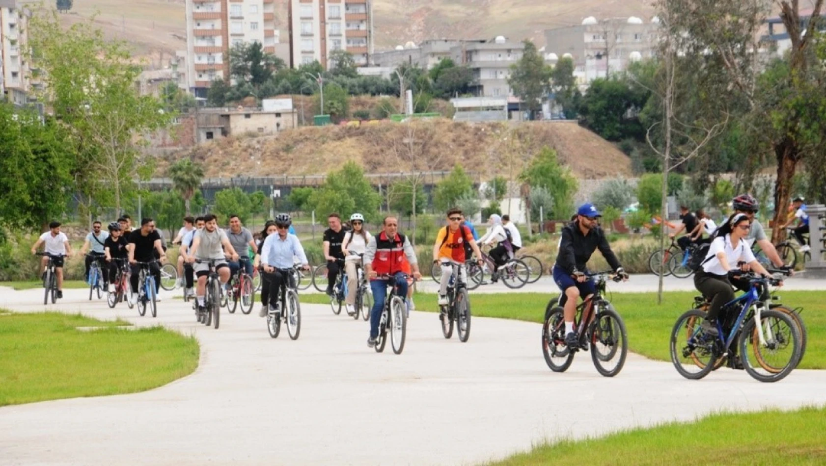 Cizre'de Gençlik Haftası, bisikletle şehir turu atılarak kutlandı