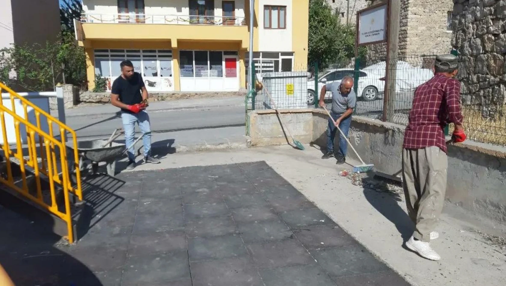 Çukurca Belediyesi çocuk parklarını yeniliyor