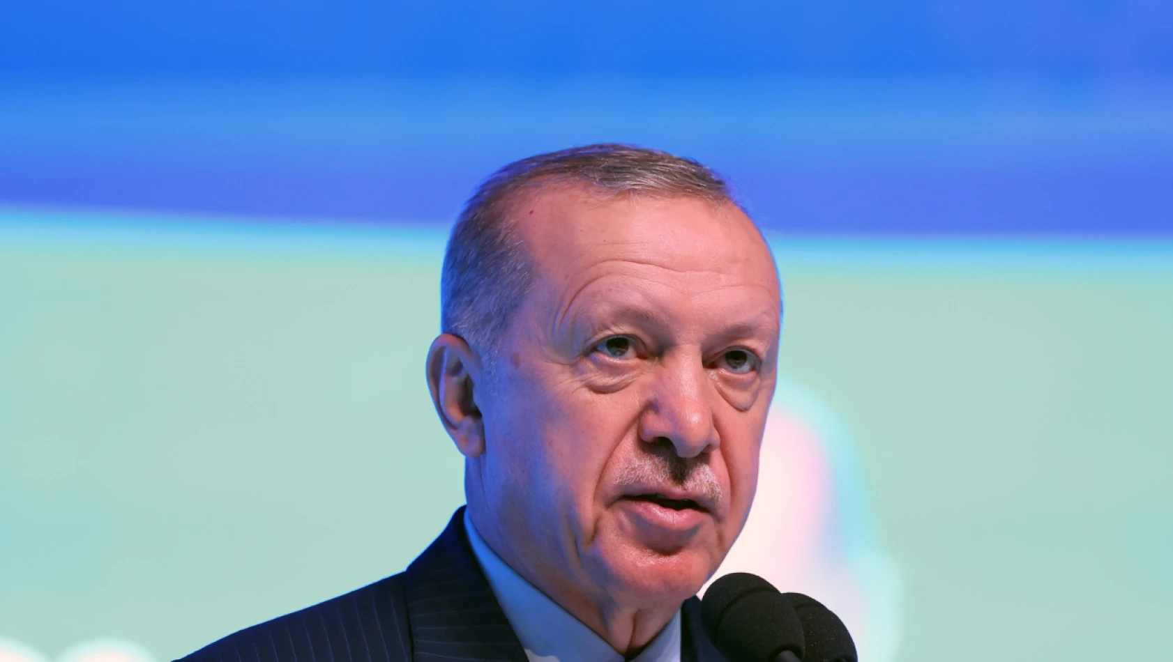 Cumhurbaşkanı Erdoğan: 'Cumhurbaşkanı Erdoğan: Muhalefet yargıyı görevini yaptığı için baskı altına almaya kalkmamalıdır. Hele hele savcıları tehdit etmek, onlara hakaret etmek tam anlamıyla eşkıyalıktır'