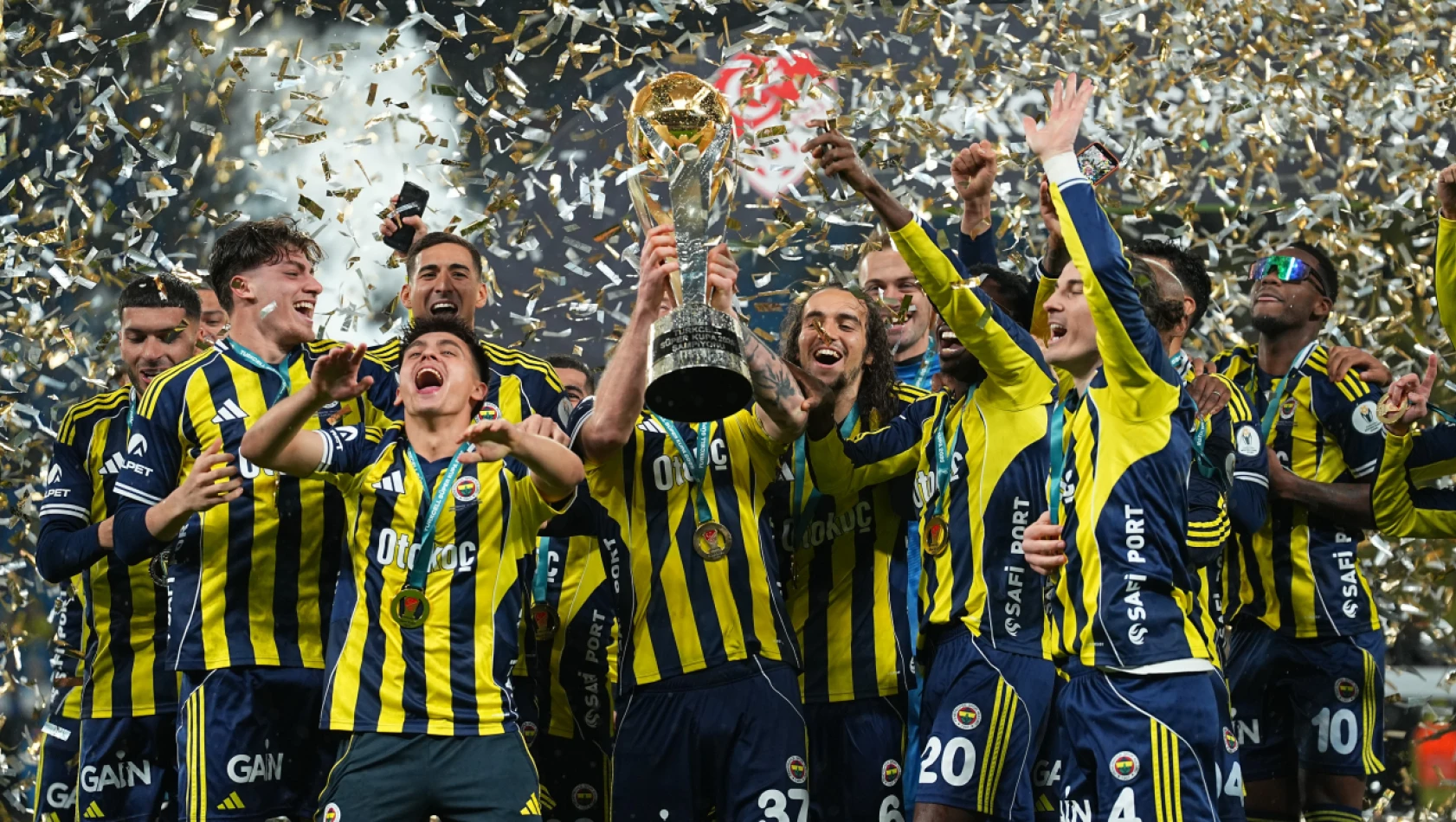 Atatürk olimpiyat'ta kupa coşkusu: fenerbahçe süper kupa'yı kazandı