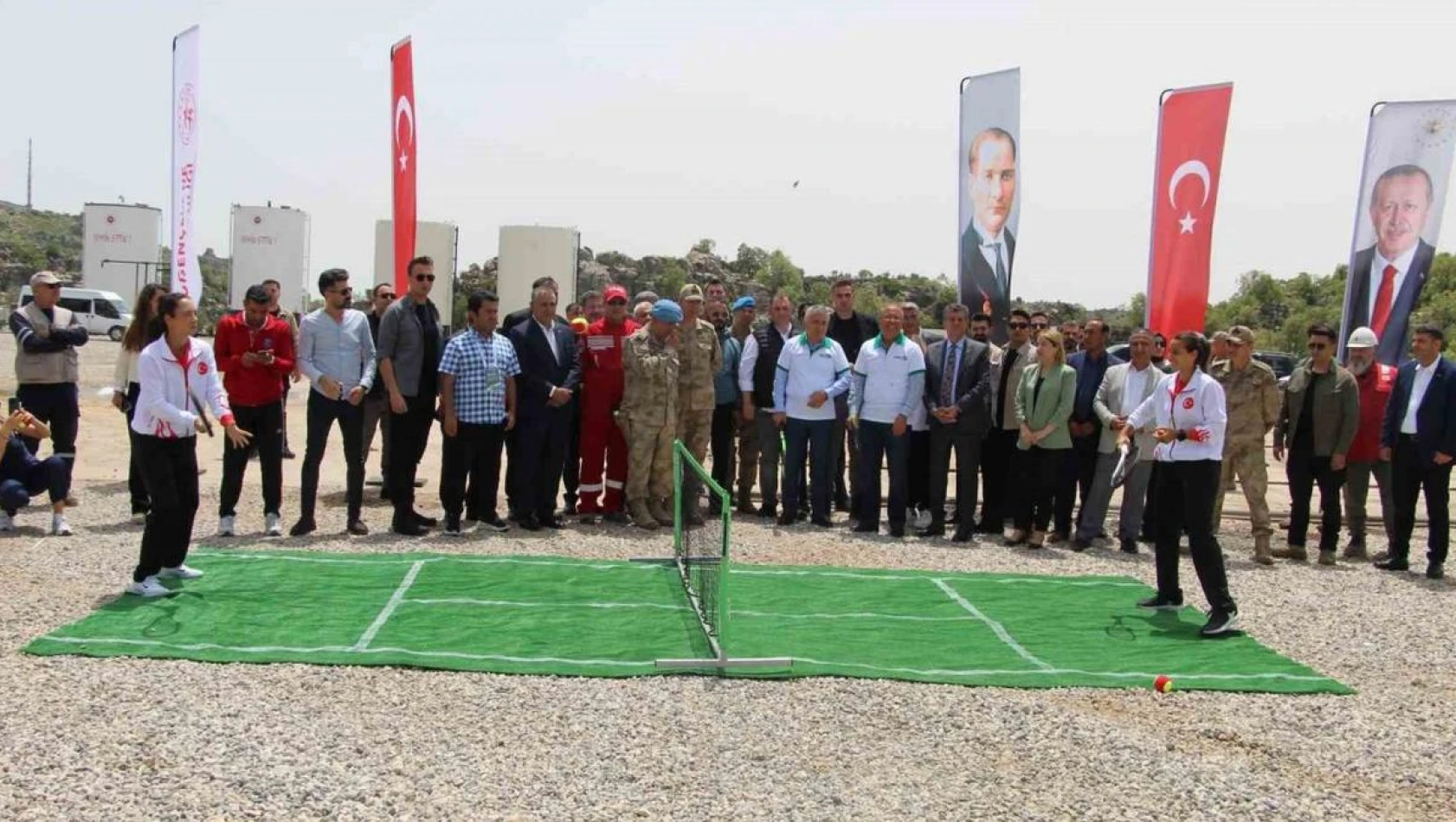 Gabar'da 'roket' sesleri yerine 'raket' sesleri yankılandı