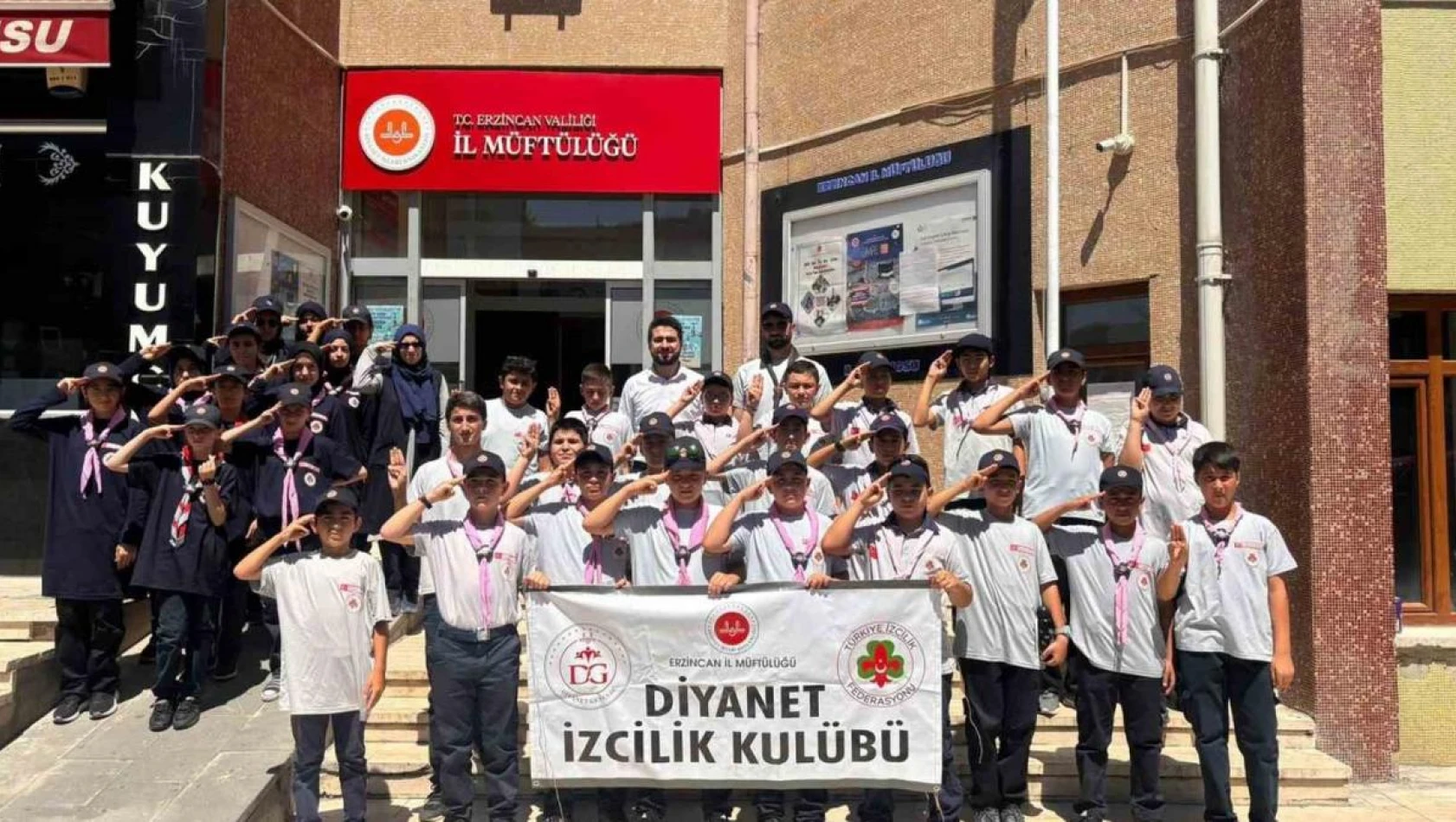 İzciler kamp için uğurlandı