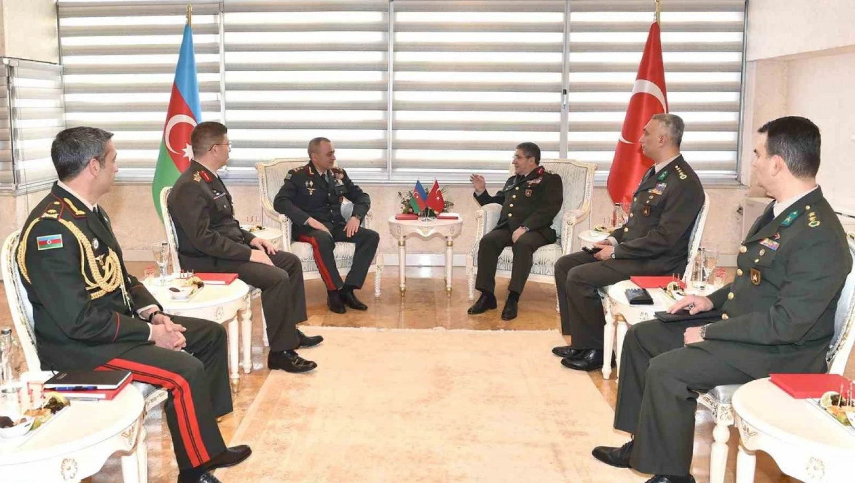 Kara Kuvvetleri Komutanı Bayraktaroğlu, Azerbaycanlı mevkidaşı ile bir araya geldi