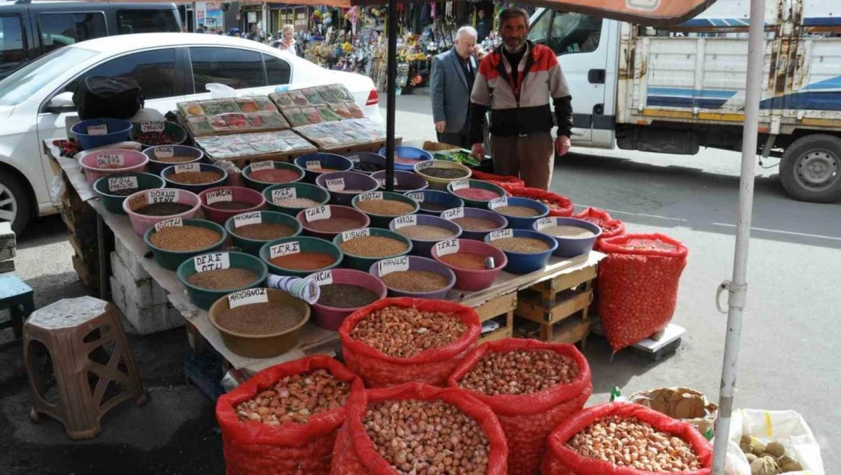 Bostan tohumları tezgahlarda yerini aldı