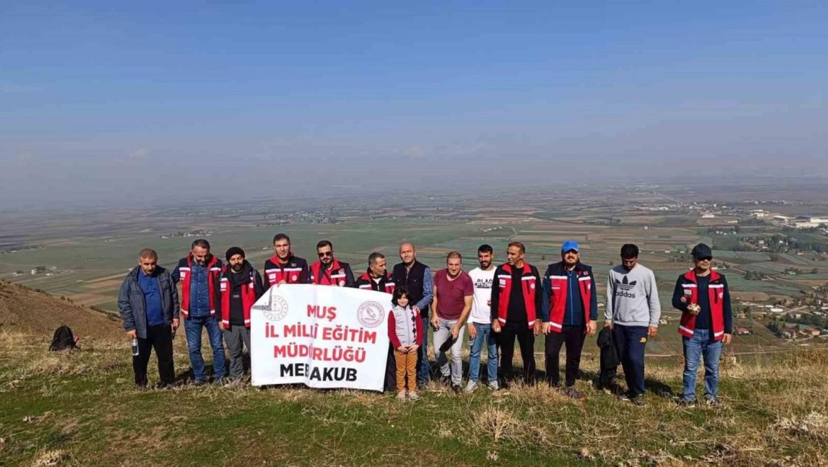 Muş Milli Eğitim Arama Kurtarma Kulübü Cumhuriyet'in 100. yılını zirvede kutladı