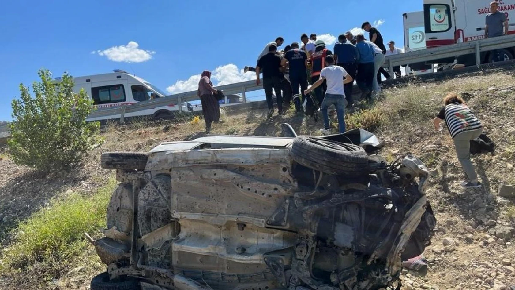 Malatya'da otomobil şarampole uçtu