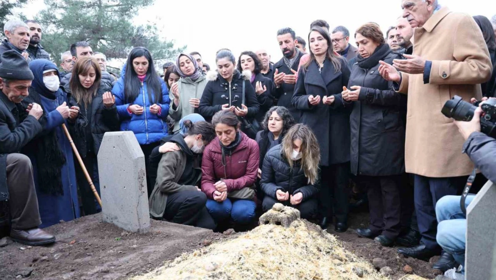 Selahattin Demirtaş'ın babası son yolculuğuna uğurlandı