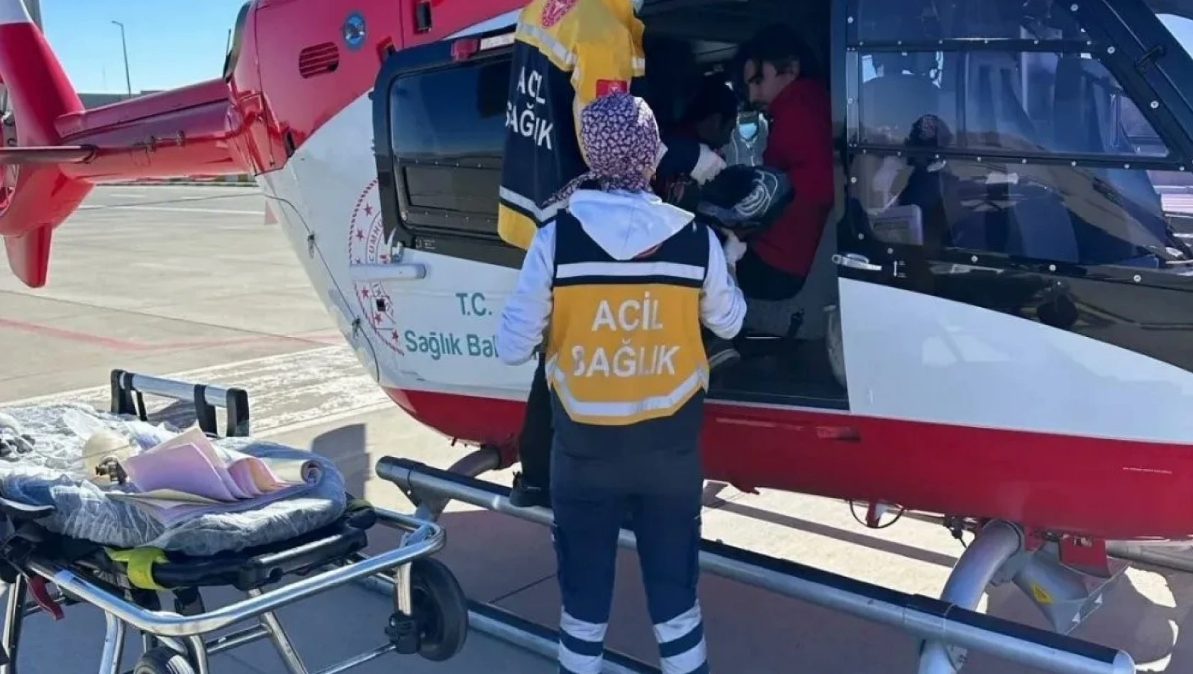 Şırnak'ta ambulans helikopter 2 yaşındaki Emine bebek için havalandı