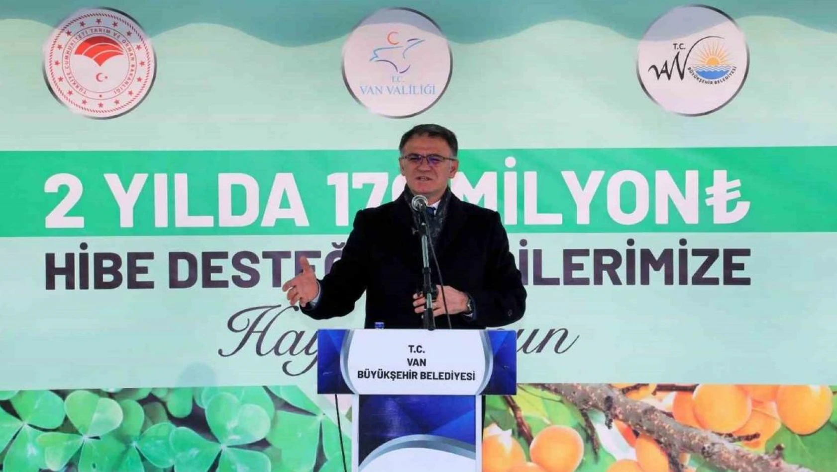 Vanlı çiftçilere 350 bin meyve fidanı dağıtıldı