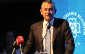 CHP Genel Başkanı Özgür Özel, Sırrı Süreyya Önder için Atatürk Kültür Merkezi'nde düzenlenen törenden çıkışında yumruklu saldırıya uğradı