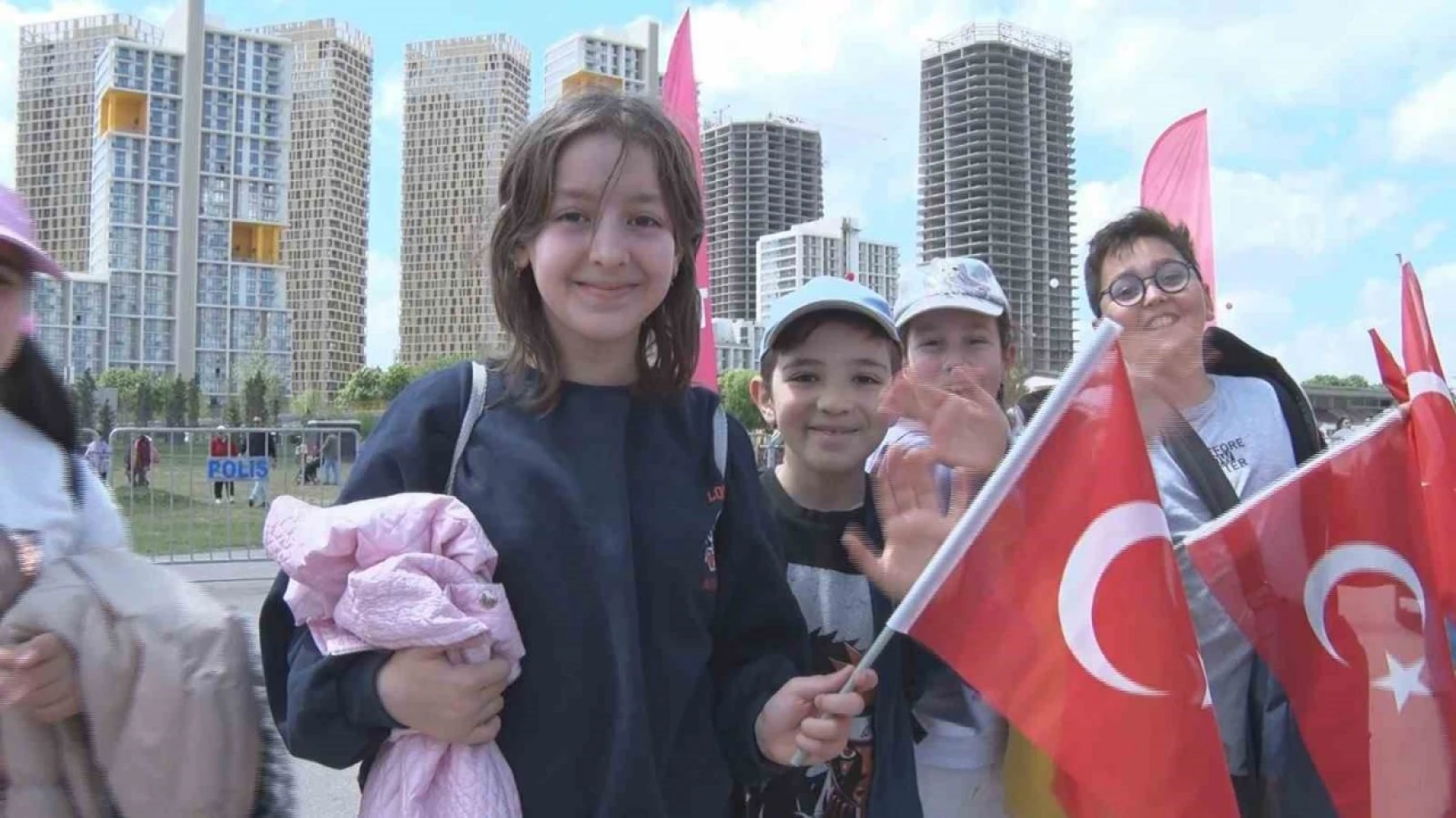 Çocuklar 'TRT 46. Uluslararası 23 Nisan Çocuk Şenliği'nde bir araya geldi