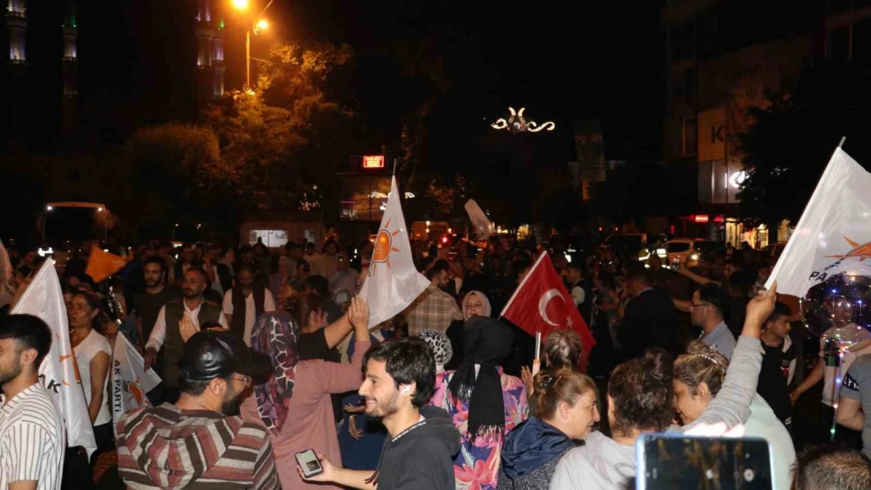 Iğdırlılar Erdoğan'ın zaferini kutladı